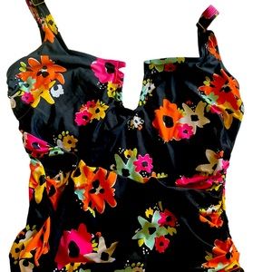 Anna Cole swimsuit size 16 gorgeous colors looks good on all skin types. Used